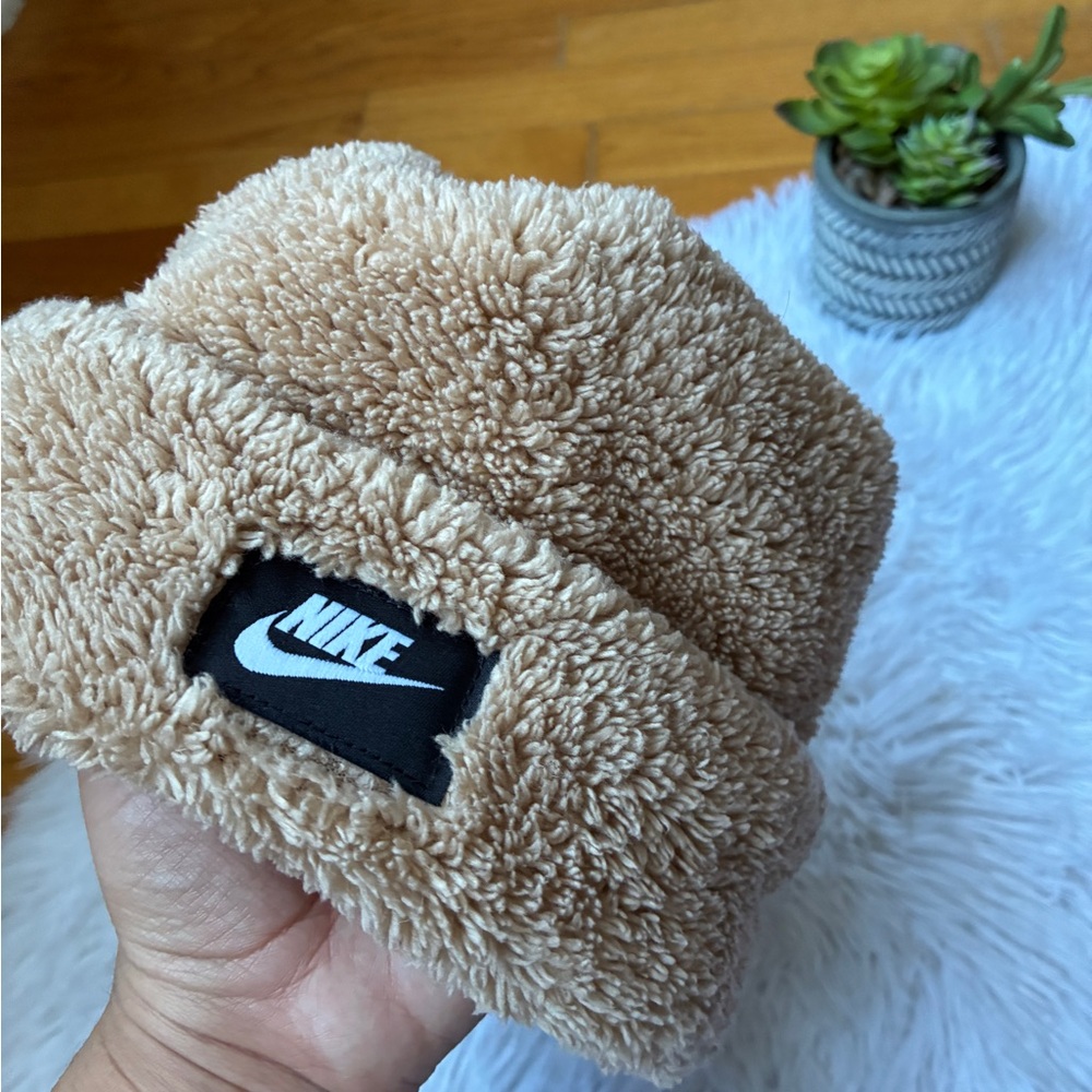 Nike Cozy Peak Beanie Tan 💛